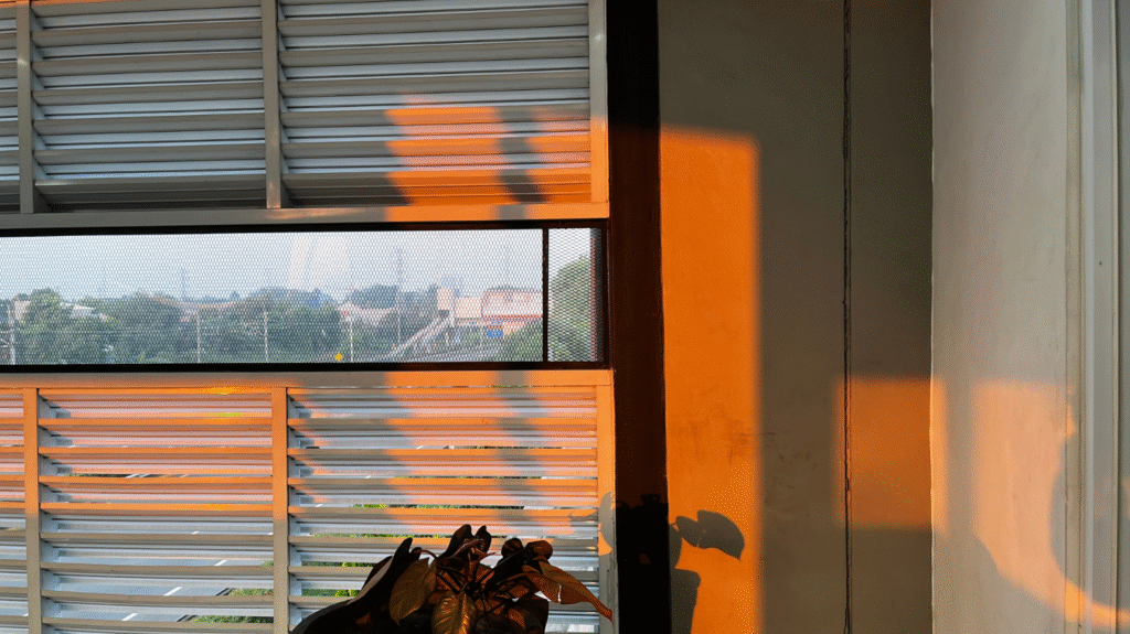 Are motorized shades worth the investment? Learn how smart shades improve energy efficiency, design, and comfort in homes and businesses. Get the full guide.